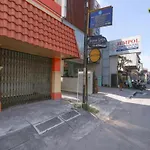 Spot On 90272 Istana Griya 1 Hotel