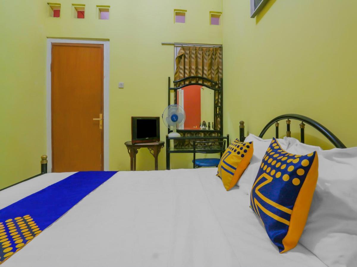 Spot On 90272 Istana Griya 1 Hotel Surakarta (Solo)