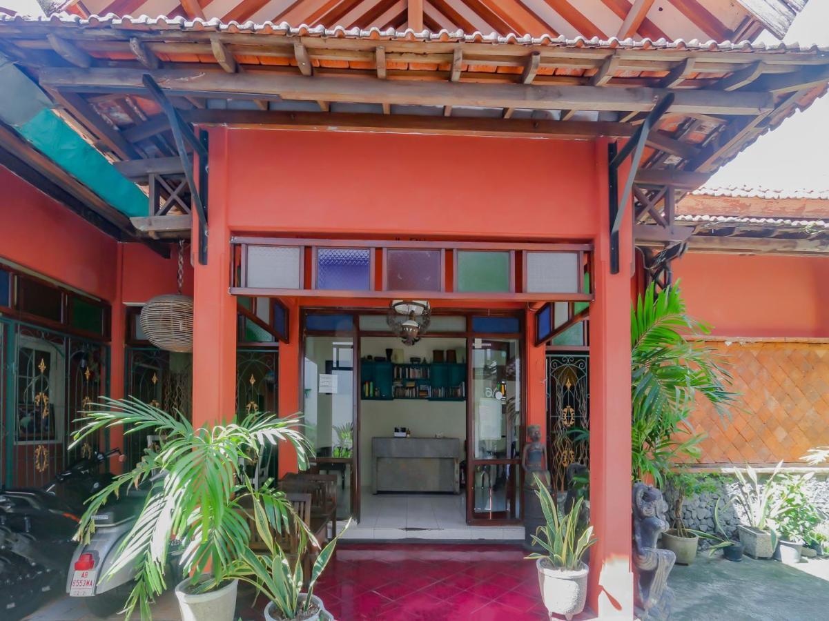 Spot On 90272 Istana Griya 1 2* Surakarta (Solo)
