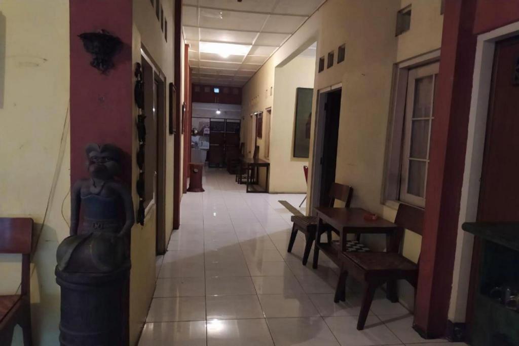 Spot On 90272 Istana Griya 1 Hotel