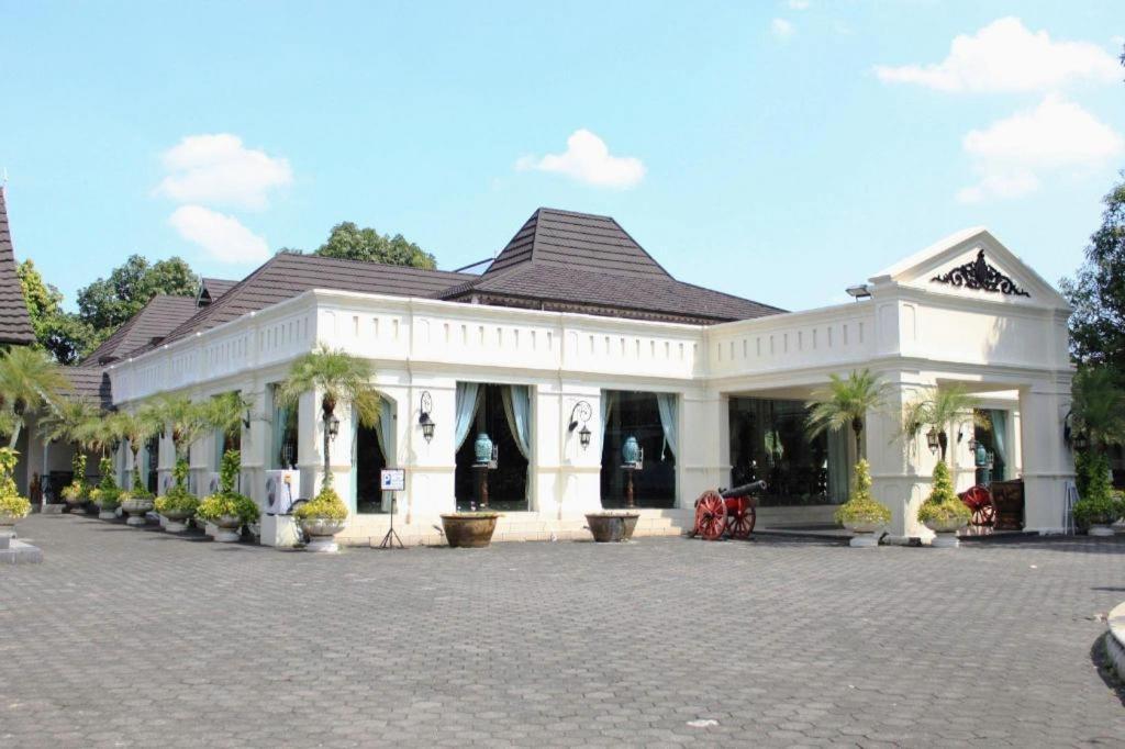 Spot On 90272 Istana Griya 1 Hotel Surakarta (Solo)